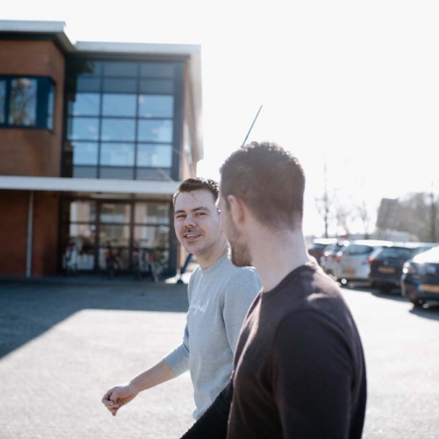 Overleg buiten wandeling